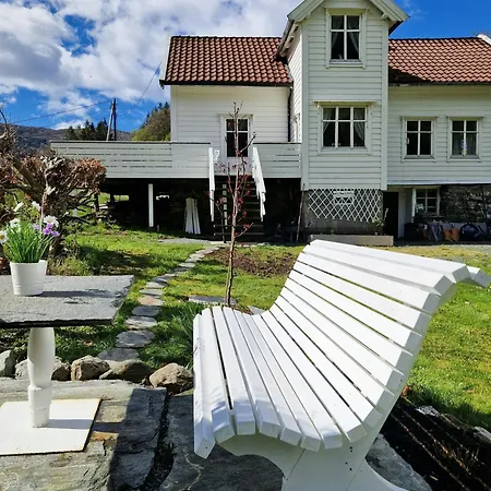 بيت للعطل Timber House From 1850 By Haukelandsvannet *