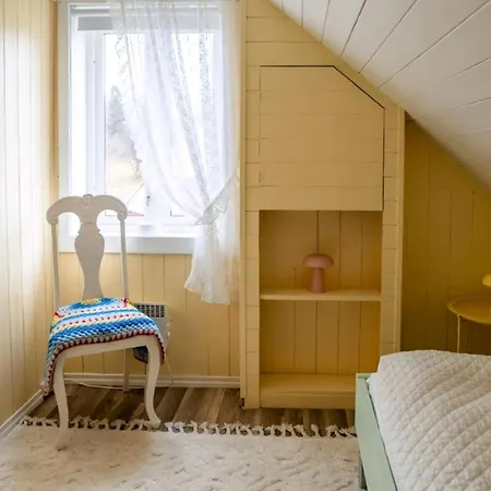 Timber House From 1850 By Haukelandsvannet